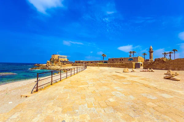 El puerto en la antigua Cesarea — Foto de Stock
