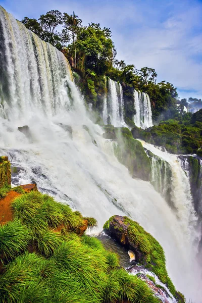 Picturesque Basaltic Ledges Form Famous Waterfalls Complex Waterfalls Iguazu View — Stock Photo, Image