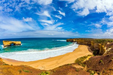  Avustralya 'nın Büyük Okyanus Yolu. Pasifik kıyısındaki küçük plajların gök mavisi okyanus suyu. Egzotik, aktif ve fotoğraf turizmi kavramı