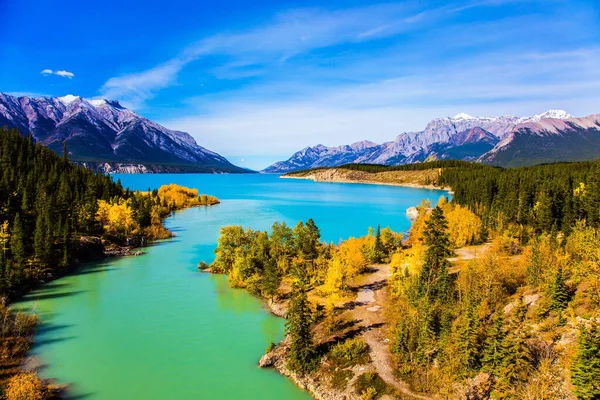 Acqua Color Smeraldo Del Lago Abraham Circondata Boschi Autunnali Dorati — Foto Stock