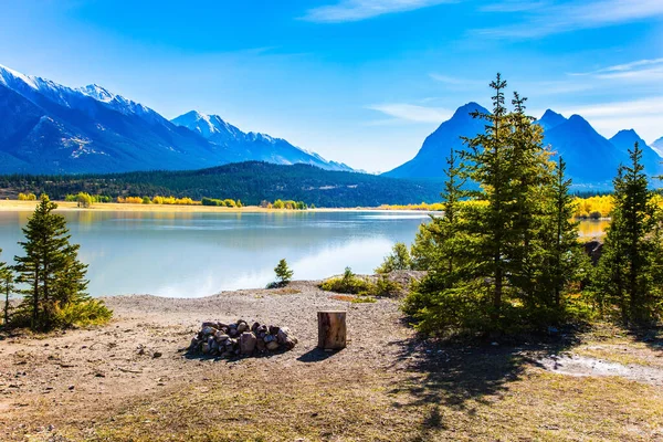 Famoso Lago Artificial Abraão Reflete Folhagem Dourada Álamo Bétulas Cores — Fotografia de Stock