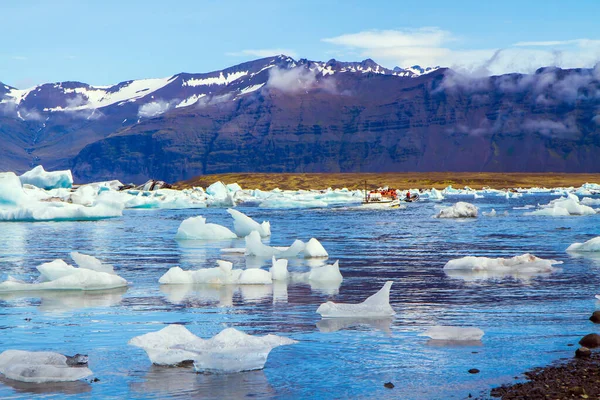 Zimny Czysty Dzień Lipca Laguna Jokulsaurloun Islandia Dziwne Góry Lodowe — Zdjęcie stockowe