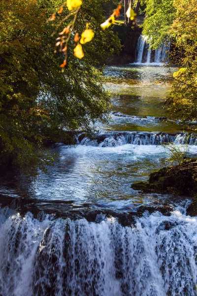 Piccola Città Slunj Viaggio Croazia Magnifica Cascata Cascate Sul Fiume — Foto Stock