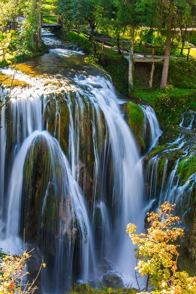 Reis Naar Kroatië Prachtige Zonnige Dag Stad Slunj Prachtige Watervallen — Stockfoto
