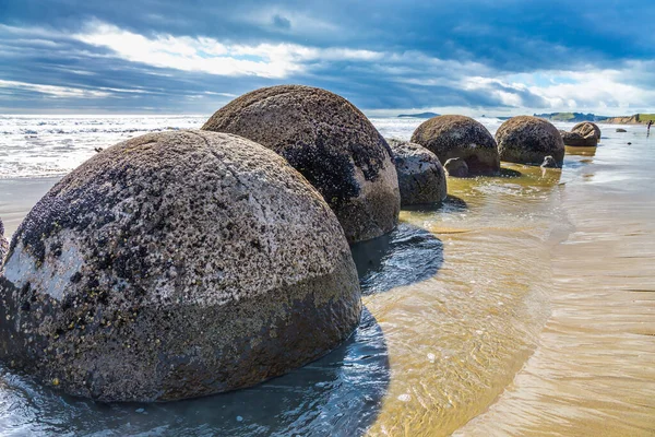 Felsbrocken Moeraki Eine Gruppe Kugelförmiger Felsbrocken Strand Koekokhe Gezeiten Reise — Stockfoto