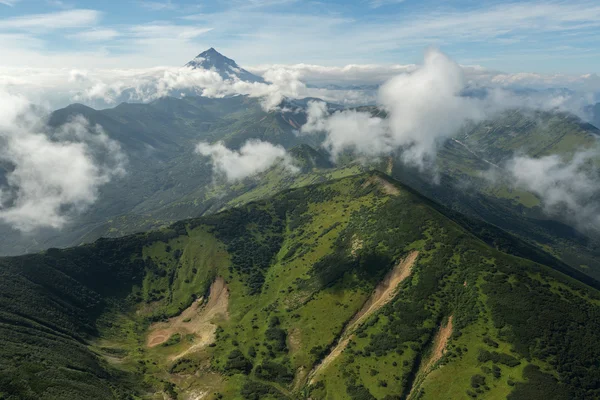 Estratovolcán Vilyuchinsky. Parque Natural de Kamchatka del Sur . — Foto de Stock