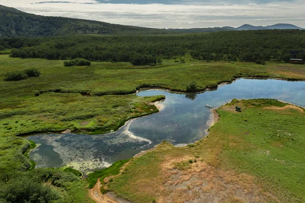 Ходуткинские горячие источники. Южно-Камчатский природный парк . — стоковое фото