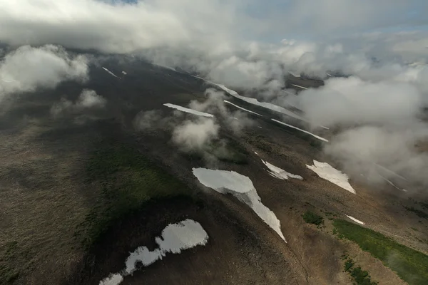 Mutnovsky is a complex volcano located in the southern part of Kamchatka Peninsula. — Stock Photo, Image