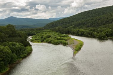 Zhupanova Nehri. Kamçatka Yarımadası 'ndaki Kronotsky Doğa Koruma Alanı.