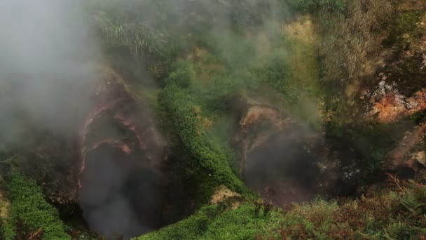 地狱中的间歇泉山谷的间歇泉大门. — 图库视频影像