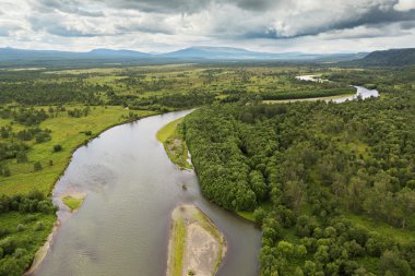Zhupanova Nehri. Kamçatka Yarımadası 'ndaki Kronotsky Doğa Koruma Alanı.