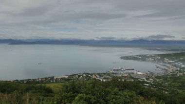 Avacha Bay ve Petropavlovsk Kamchatsky.