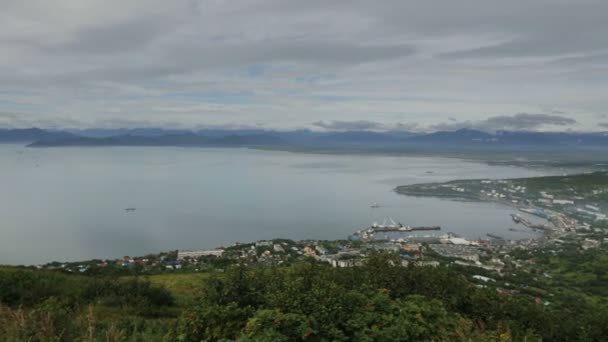 Bahía de Avacha y Petropavlovsk Kamchatsky . — Vídeo de stock