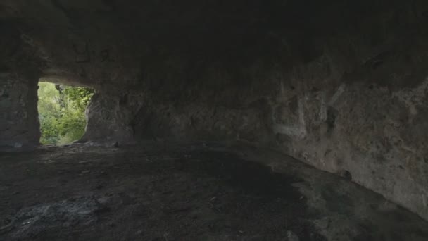 Cave city Eski-Kermen middeleeuwse vestingstad in schiereiland van de Krim. — Stockvideo