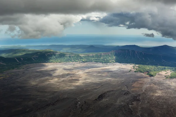 Volcan Caldera Maly Semyachik. Réserve naturelle de Kronotsky sur la péninsule du Kamchatka . — Photo