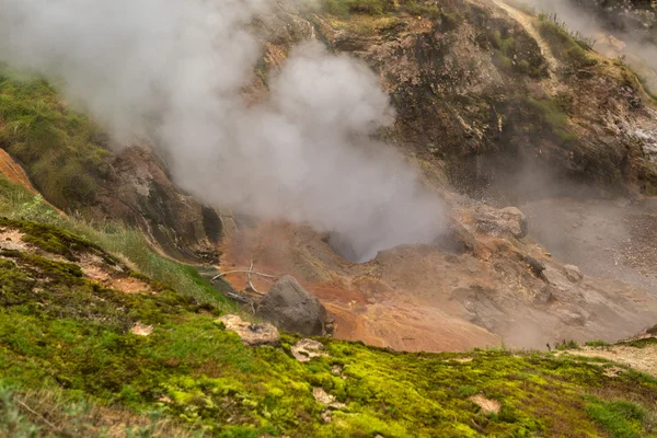 Erupce Bolshoy Big Gejzír v údolí gejzírů. — Stock fotografie