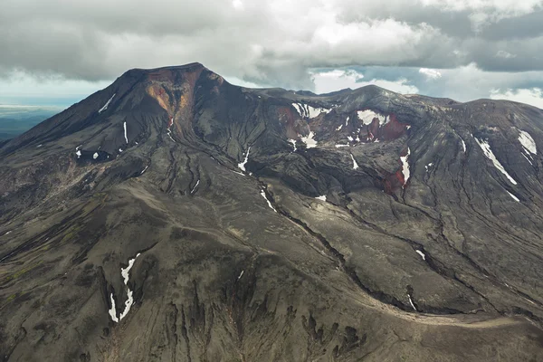 Maly Semyachik è uno stratovulcano. Riserva Naturale di Kronotsky sulla penisola di Kamchatka . — Foto Stock