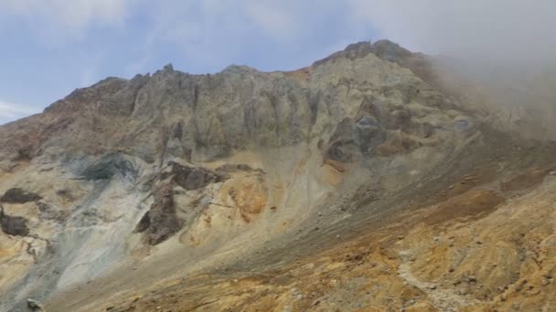 Caldera des aktiven Vulkans Mutnovsky. — Stockvideo