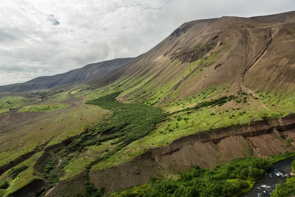Volcán Caldera Ksudach. Parque Natural de Kamchatka del Sur . — Foto de Stock