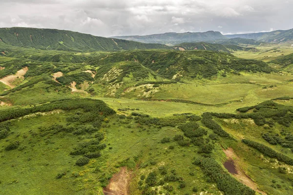 Reserva Natural Kronotsky en la península de Kamchatka. Vista desde el helicóptero . —  Fotos de Stock