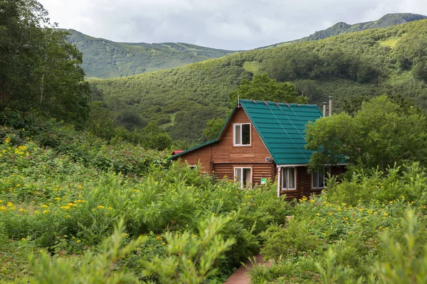 Casas de hóspedes no Vale dos Geysers . — Fotografia de Stock