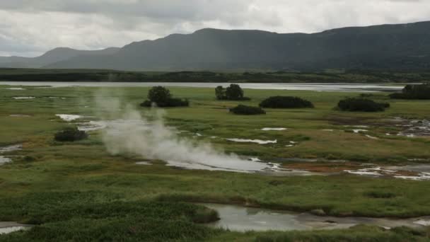 Caldera Uzon sul territorio della Riserva Naturale Kronotsky stock footage video — Video Stock