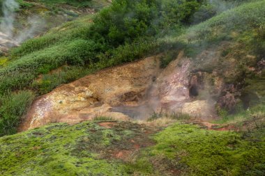 Vanna banyo Şofben Geysers vadi içinde.