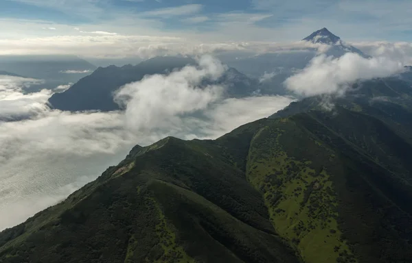 アバチャ湾と Vilyuchinsky の成層火山。南カムチャツカ自然公園. — ストック写真