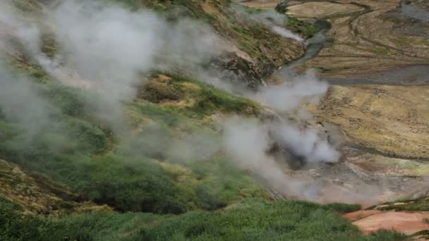 Vale de Geysers em Kamchatka Peninsula imagens de estoque de vídeo — Vídeo de Stock