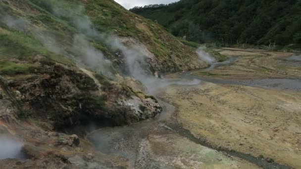 カムチャツカ半島の間欠泉の谷 — ストック動画