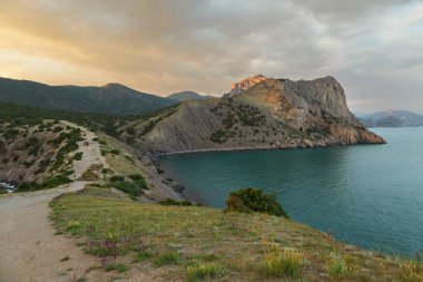 Görünüm üzerinde Mount Koba-Kaya Karadeniz Cape Kapchik üzerinden. Crimea.