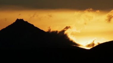 Sunrise üzerine Kluchevskaya grup volkanlar stok görüntüleri video