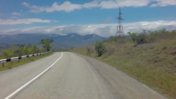 Autotravel Verão a sul da Crimeia. Lindas estradas serpentinas montanha estoque de imagens de vídeo — Vídeo de Stock
