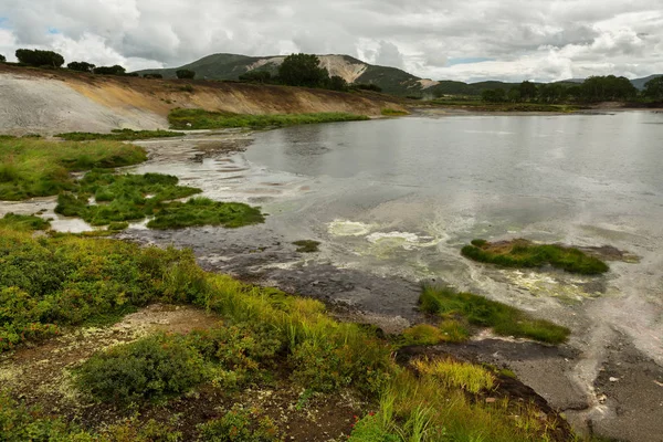 Hydrotermiska fält i Uzon Caldera. Kronotsky naturreservat — Stockfoto