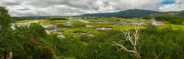 Panorama de Uzón Caldera. Reserva Natural de Kronotsky — Foto de Stock