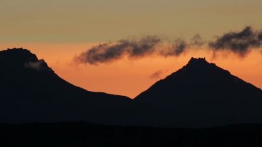 Sunrise üzerine Kluchevskaya grup volkanlar stok görüntüleri video