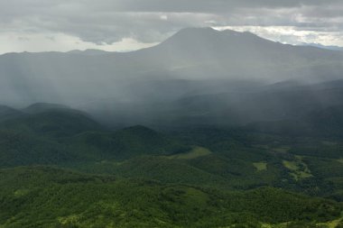Yağmur Kronotsky doğa rezerv Kamçatka Yarımadası.