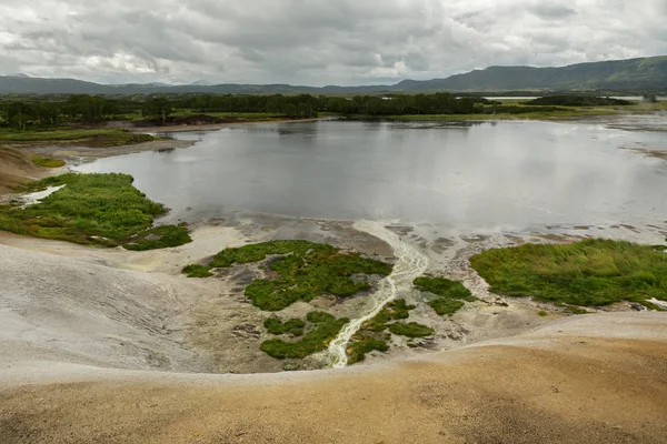 Hydrothermale veld in de Caldera van de Oezon. Kronotsky natuurreservaat — Stockfoto