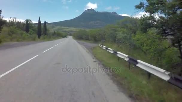 Autotravel Sommer südlich der Krim. schöne Serpentinen Bergstraßen. — Stockvideo