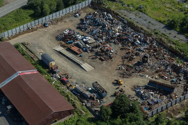 Dumpa gamla bilar i Petropavlovsk-Kamchatsky. — Stockfoto