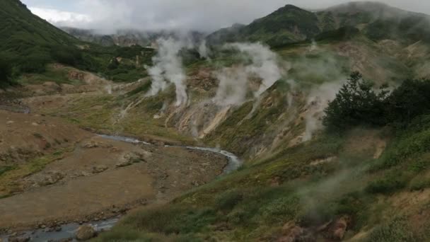 Vale de Geysers na Península de Kamchatka — Vídeo de Stock