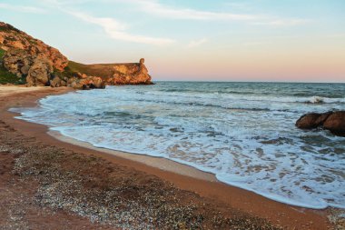Generaller beach şafakta. Karalar bölgesel peyzaj park Kırım '.