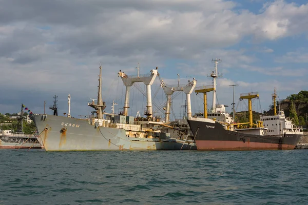 Sevastopol June 2016 Σκάφος Έρευνας Και Διάσωσης Sayany Και Στρατιωτική — Φωτογραφία Αρχείου