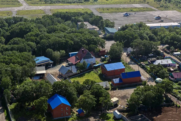 Evler ve helikopter pisti Petropavlovsk Kamchatsky. — Stok fotoğraf