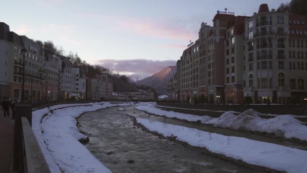 Hotels op Rosa Valley 560 meter boven de zeespiegel centrum van ski resort beeldmateriaal timelapse video — Stockvideo