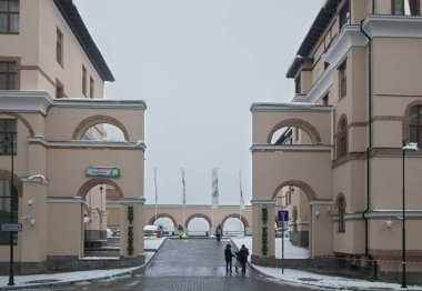 Duvara yakın soğutucu camekan Panorama otelin üst Gorod - mevsim tatil beldesi deniz seviyesinden 960 metre