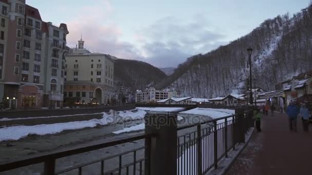 Hotell på Rosa Valley 560 meter över havet center av ski resort arkivfilmer timelapse video — Stockvideo