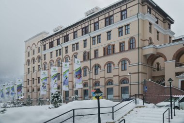 Duvara yakın soğutucu camekan Panorama otelin üst Gorod - mevsim tatil beldesi deniz seviyesinden 960 metre