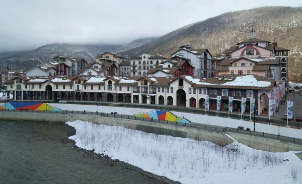 Gorky Gorod - ciudad turística de toda la temporada y zona de juego 540 metros sobre el nivel del mar — Foto de Stock