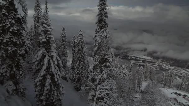 Pista norte Aibga Ridge Oeste del Cáucaso en la estación de esquí Gorky Gorod material de archivo de vídeo — Vídeo de stock